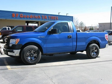 Blue Ford F150 with Moto Metal Wheels and rimsw
